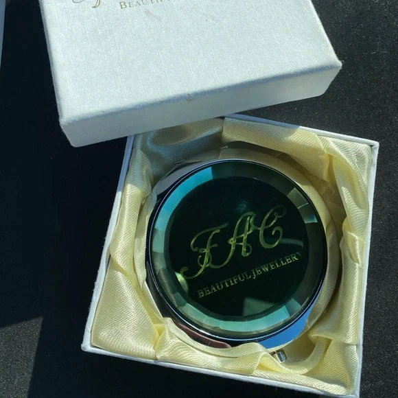 Fifth Avenue Collection Compact Mirror - Picture 9 of 10